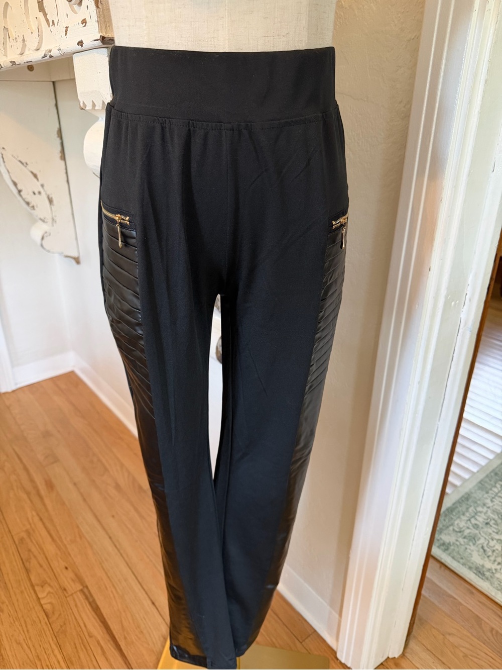 Black Quilted-Panel Ponte Moto Jeggings